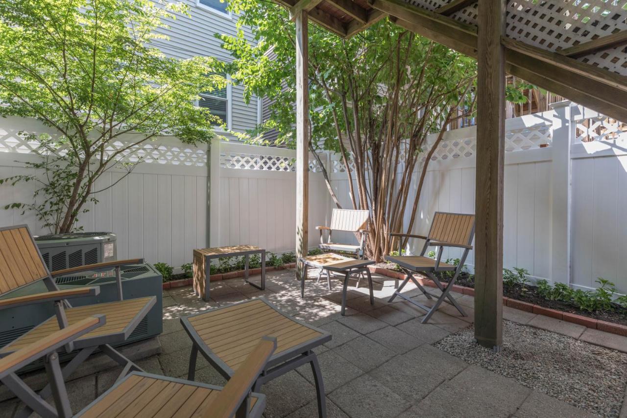 Sunny Convenient Home W/ Private Patio! Easy Walk To Everything! Boston Exteriör bild